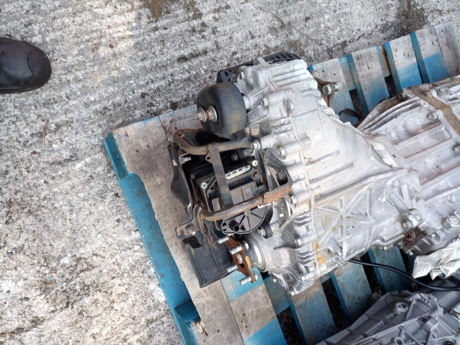 Toyota Land Cruiser 200 V8 Manual Gearbox and Transfer Case 4