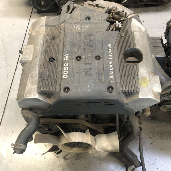 Nissan engine (vq25) 2.5 4cyl petrol